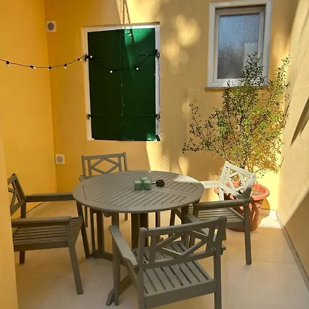 Petite Provence Aux Mandarines Apartment